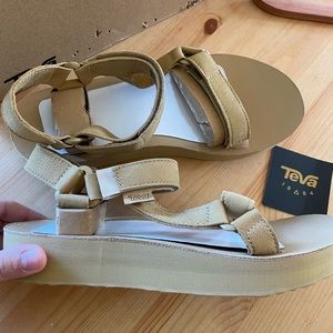 Mini platform tan Tevas